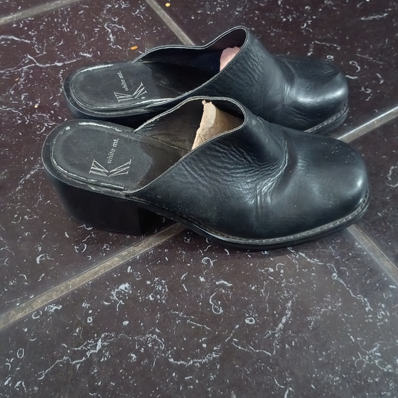 White Mountain Black Leather Clogs Size 8 - Picture 3 of 5